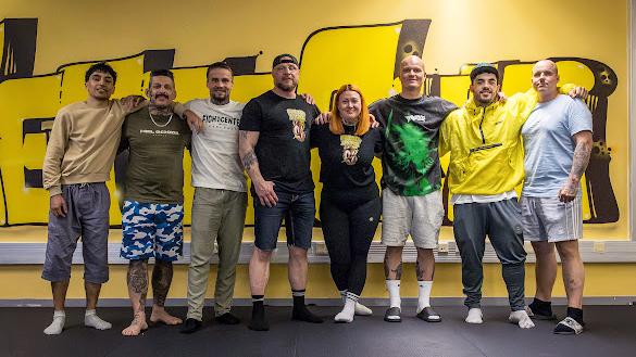 Lähiösali Gettogymin valmentajat ryhmäkuvassa.